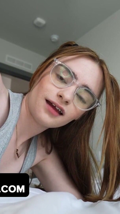 Enteada ruiva com aparelho Reese Robbins é gozada por padrasto pervertido - dadcrush | Clipe 3