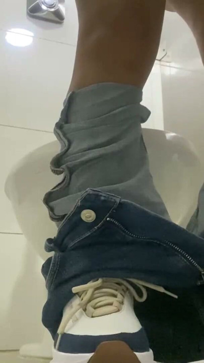 I asked Latina to record herself pissing in public restroom and she agrees | Clip 1