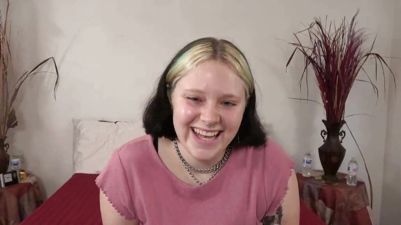 Desperate amateurs - milfs tetonas tienen sus coños apretados follados duro para pagar las cuentas