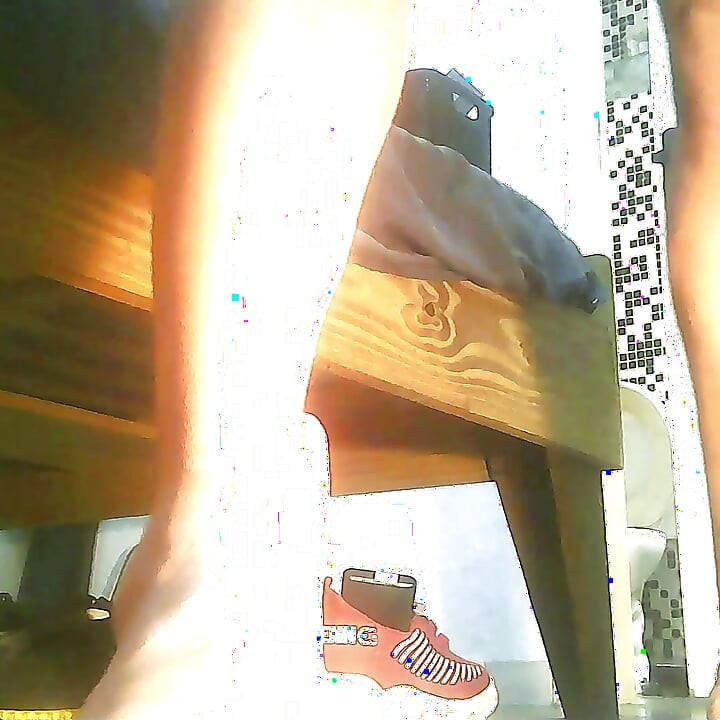 Auf realistischem dildo sitzen