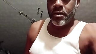 空中的腿给了它“触摸”