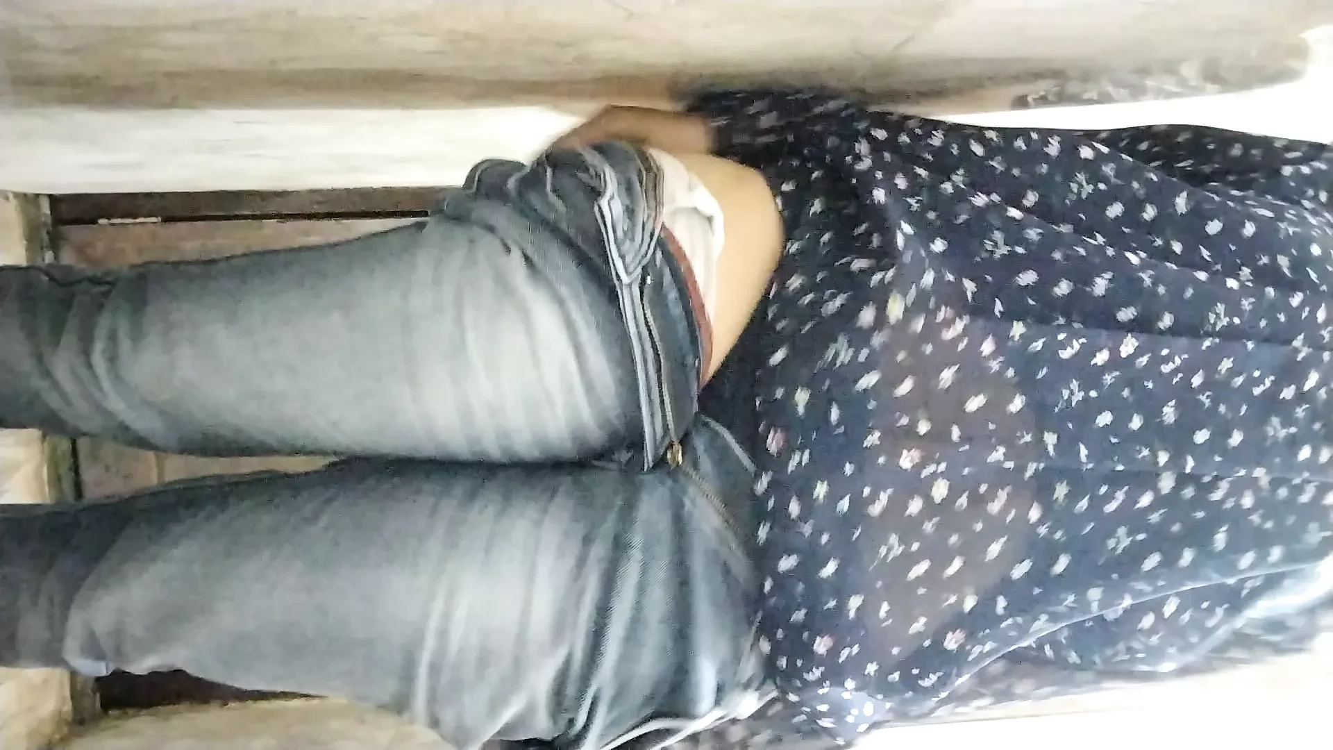 Gadis India setelah gym – mandi segar dan meraba di rumah