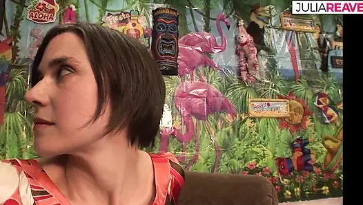 Orta yaşlı seksi kadının Munchen'deki ilk bukkake grup seksi