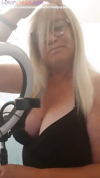 Fina, at 70 Years Old, Uses a Vibrator (a Satisfayer) to Pleasure Herself and Enjoys It