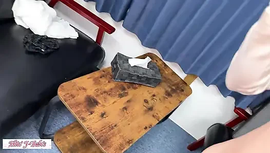 Masum cazibe ve nazik ikna, tekrarlanan tepeler doğal olarak ortaya çıktığı için yoğun kimyayı ortaya koyuyor 1.