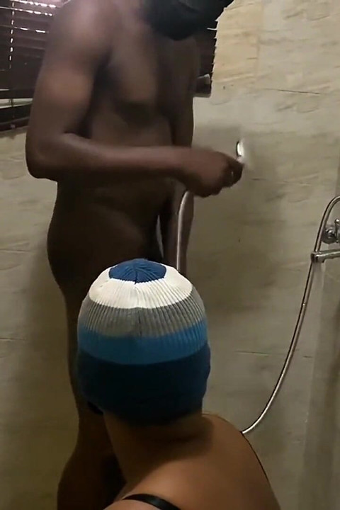 สาวใหญ่อสังหาริมทรัพย์มาเย็ดอย่างเร็วก่อนที่จะรีบกลับมาทํางาน