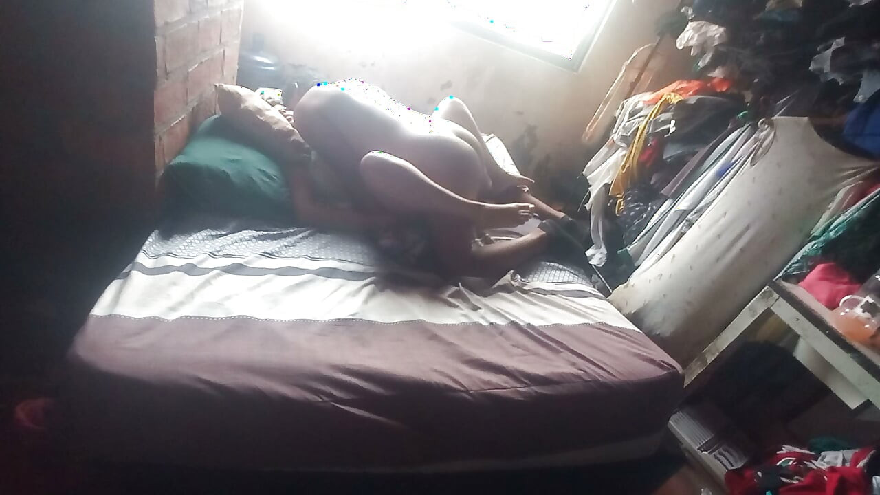 Entregue mi culo a mi padrastro por un celular