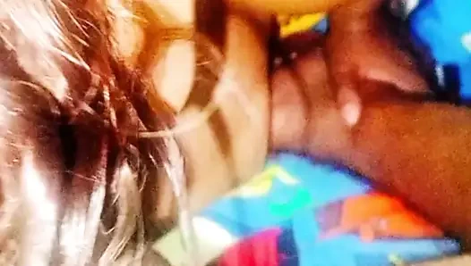 Bakış açısı dikey domaltarak büyük götlü orta yaşlı seksi kadını sikiyor