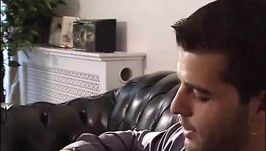 Büyük memeli inanılmaz seksi sekreterler büyük yaraklarla sikiliyor