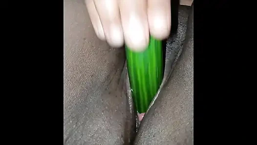 Üvey anne yenilebilir dildosunu sikiyor