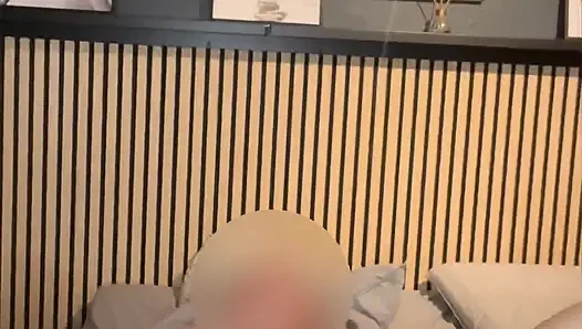 Wenn Sie allein zu hause sind und einfach mit Ihrem dildo spielen möchten.