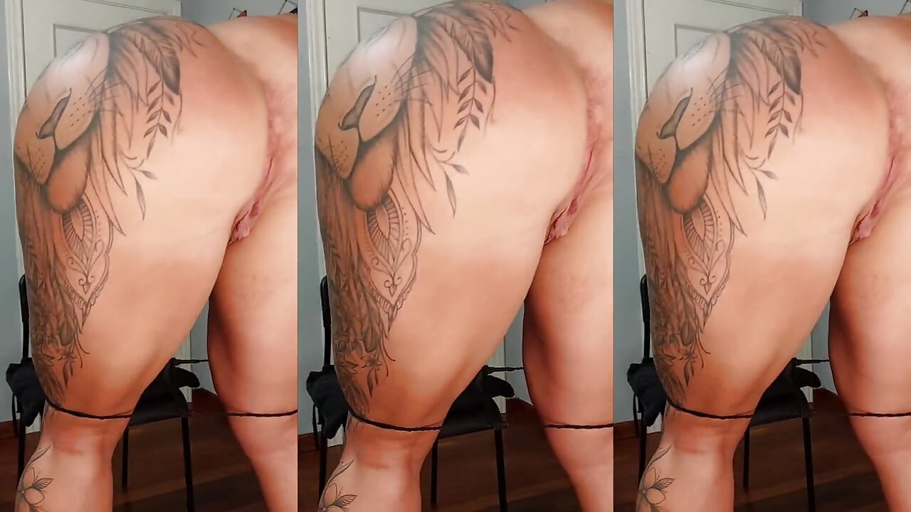 Danaxmuscles ničí zadky jejím straponem