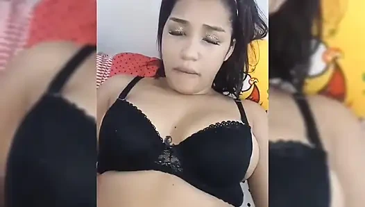 Nbbvdew York Amerika Birleşik Devletleri'nden 18 yaşındaki esmer büyük sarkık memeler üvey erkek kardeşinin büyük yaraklı yarağını sikiyor