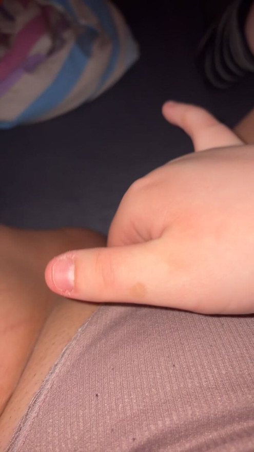 Gadis seksi fingering memeknya sendiri sambil merekam dirinya sendiri
