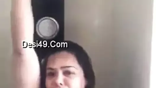 Big Butt And Big Boob Indian Girl On Selfie