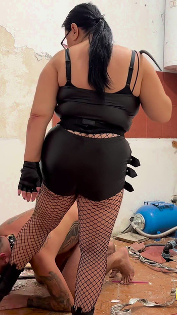 Chastity Drone - disebat, dikerjakan, dan dimiliki oleh puan