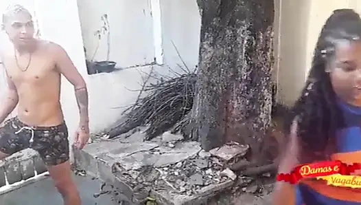 Tombul hayran beni odun kesmeye davet etti, o da vajinasında odun aldı