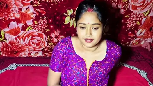 Indische Desi Bhabhi reinigt ihr Intimhaar
