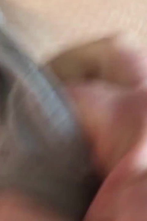 Scheur mijn slipje en neuk me hard! Close-up harig poesje neuken