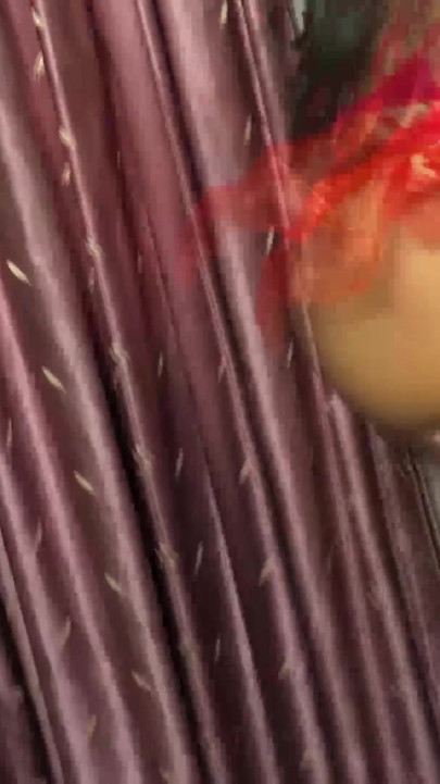 لحظة مذهلة من "هذا أفضل وضعية جنسية رأيتها ، حلوة جدا"