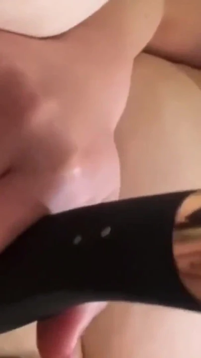 Momen menjatuhkan rahang dari "istri sange nggak bisa berhenti setelah muncrat di perutnya untuk pertama kali!"