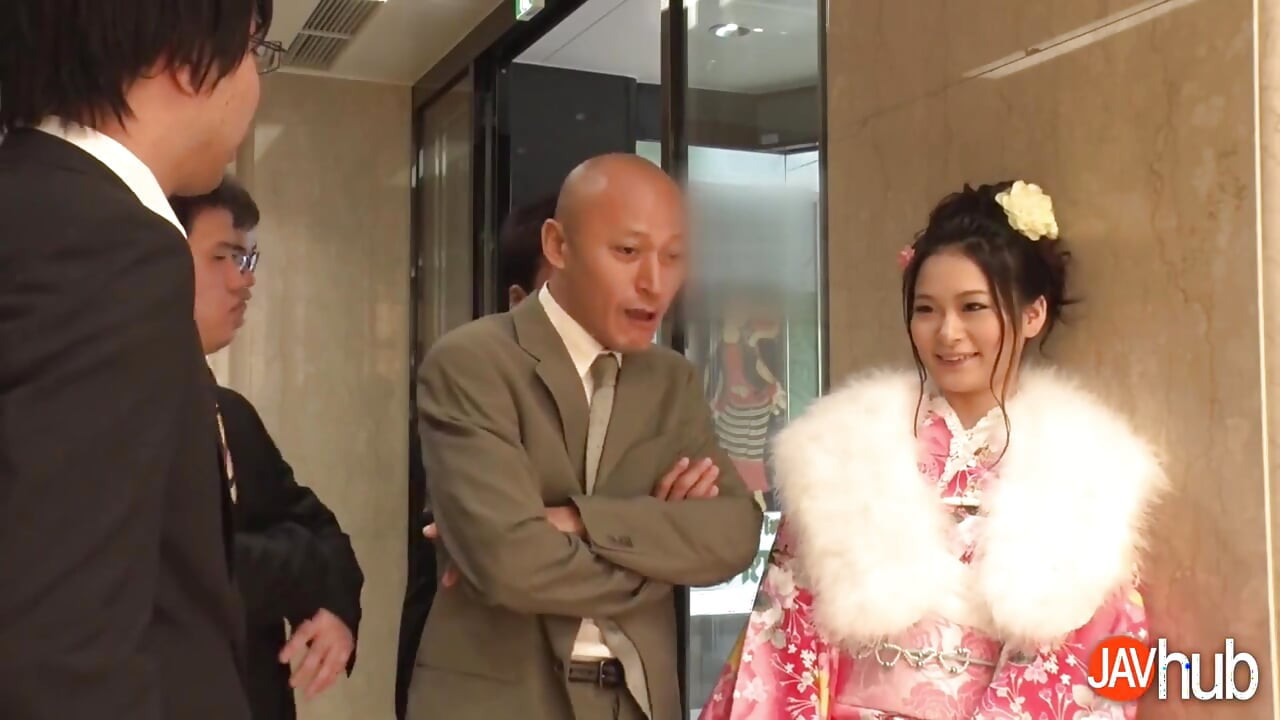 Geile Nishino Ako's blowbang & neuken tot ze gecreampied zijn