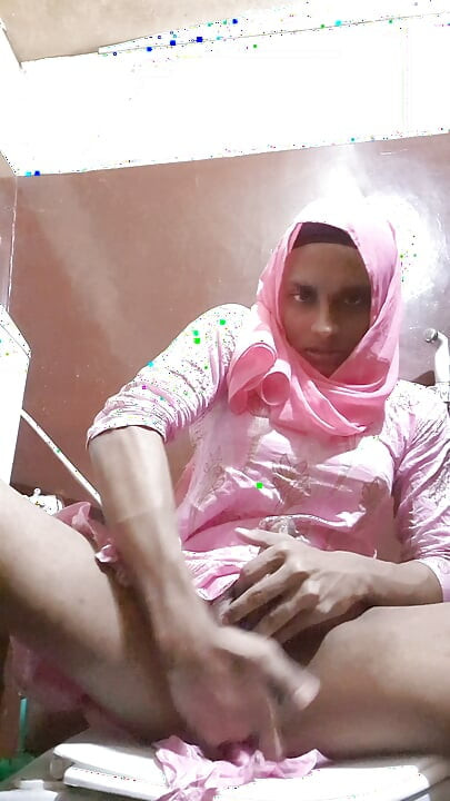 Desi hijabi sissy crossdresser cewek masturbasi