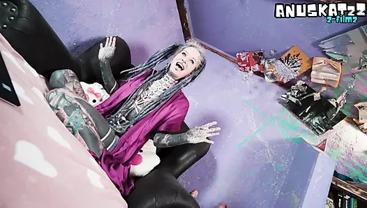 Model tato livestream lagi asik masturbasi anal