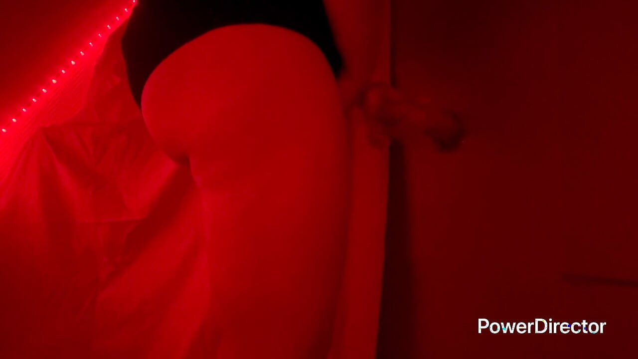 Glory Hole in a disco toilet, I suck a stranger