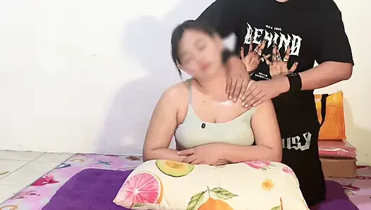 Lucky masseuse, gets a woman with big