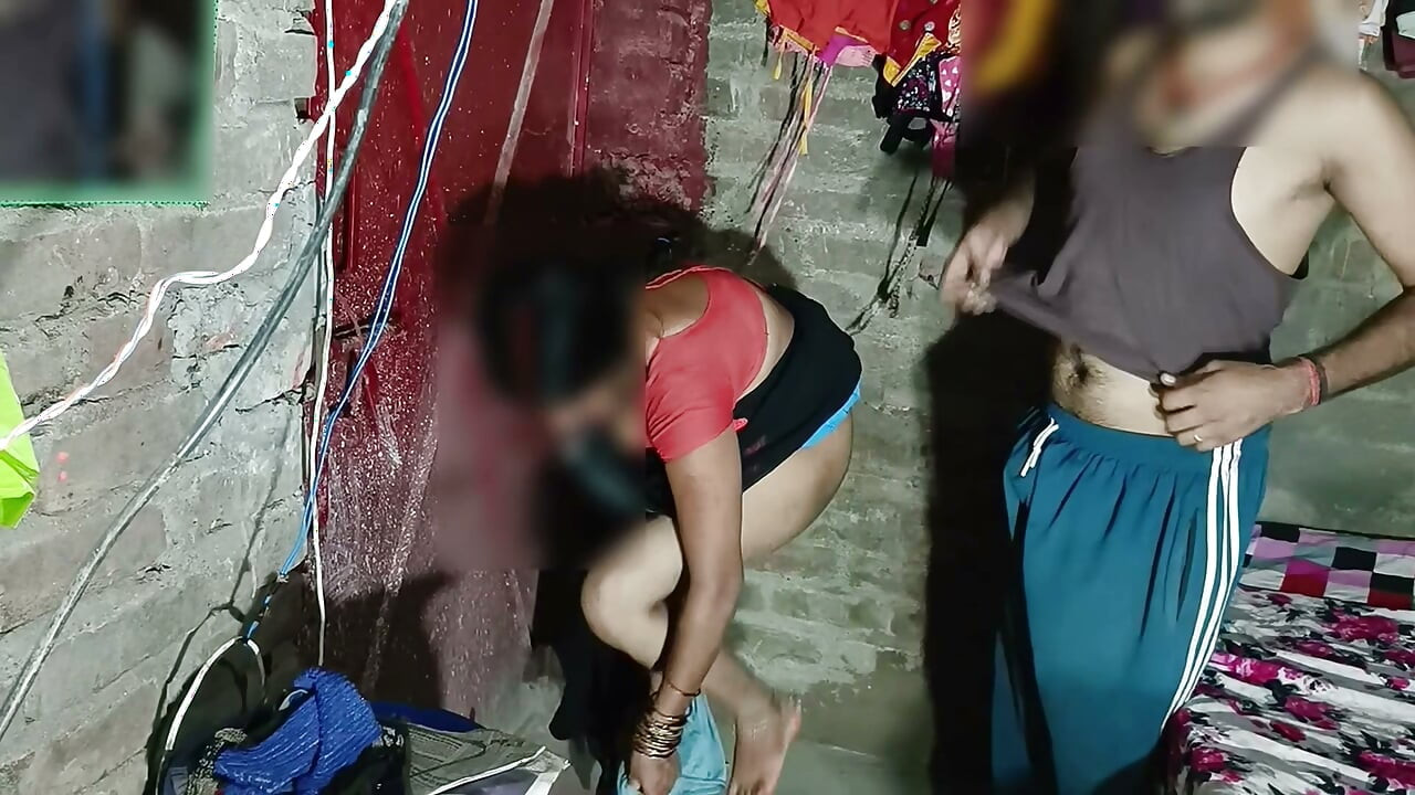Secret sex in broad daylight, brother-in-law entered the sister-in-law's room and persuaded the sister-in-law to her, then sucked the nipples, choosing the sister-in-law, the sister-in-law landed the muscle and stood up to the doctor.