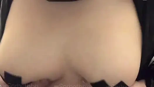 Cewek asia lagi asik masturbasi sambil mainin besarnya