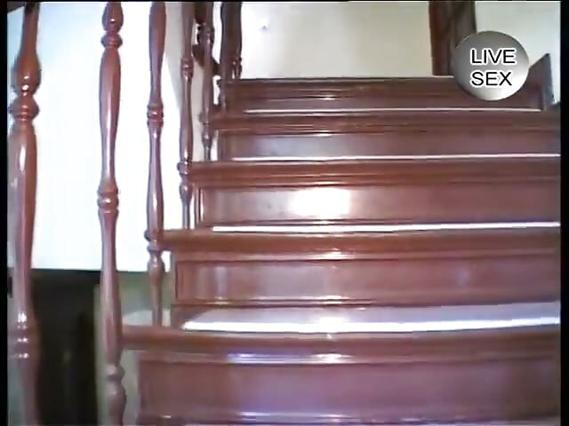 Si rambut cokelat yang menggemaskan dicrot di toket besarnya