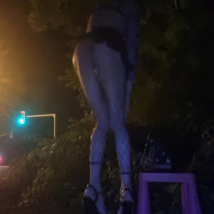 A Whore in a Mini-Skirt Ras du CuL, on the Edge of the🛣Nationale 7 in BRUNOy. 2H00 VaneSsaBiTCHx PariSChienneTrvprod⁹¹