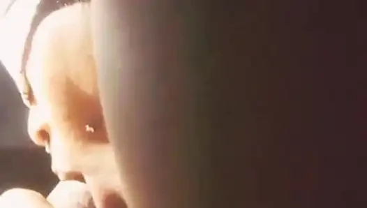 Nyepong kontol dengan sikap