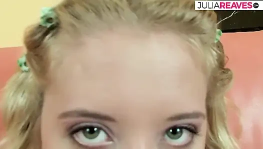 Gadis imut ini lagi asik muasin memeknya pakai dildo dan kontol