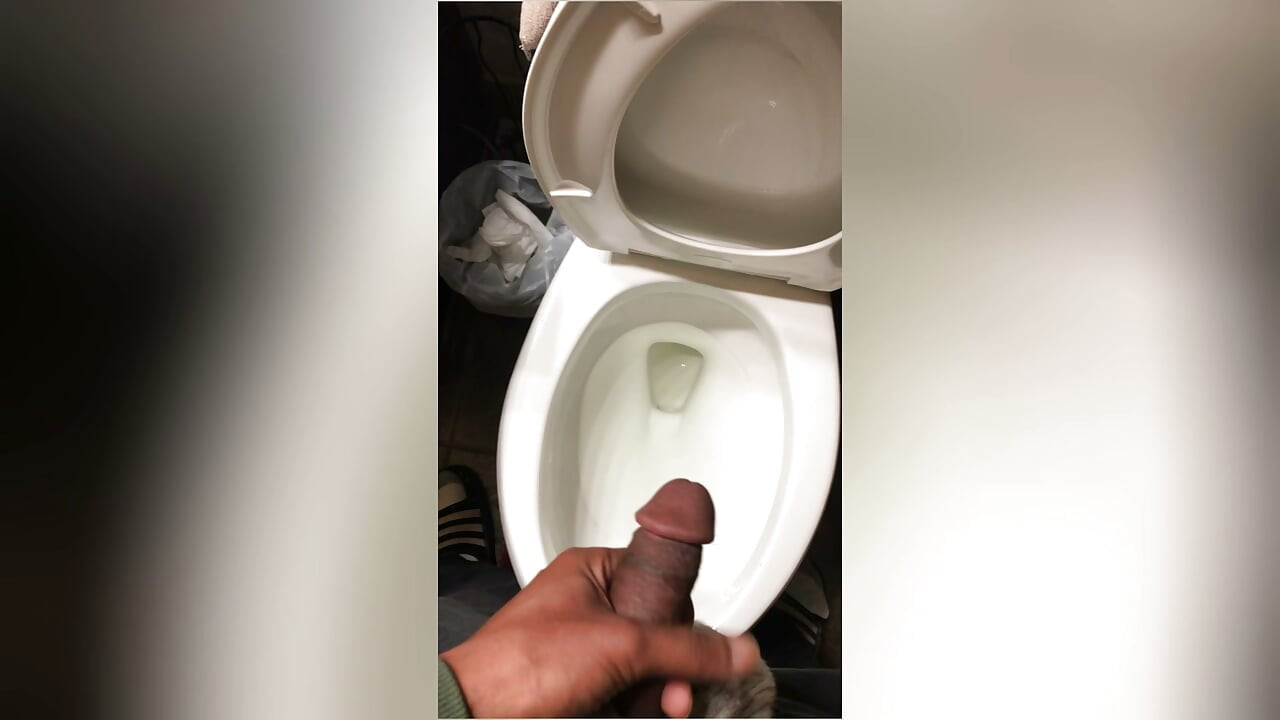 BIG DAVES SOX GET CUMMED IN THE BATHROOM
