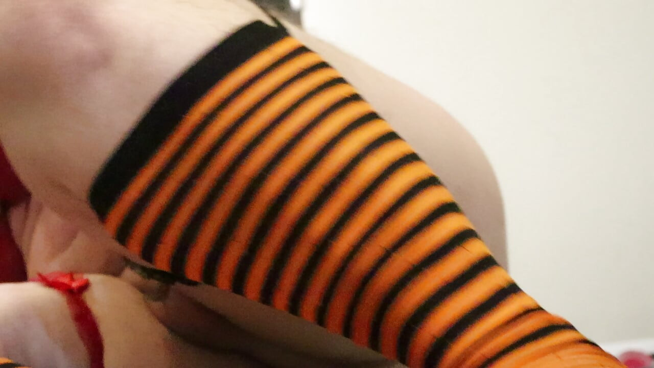 Incrível bunda trans femboy, brincando com vibrador de 23cm