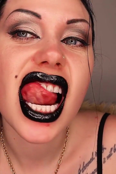 Chute suas bolas para meus lábios perfeitos