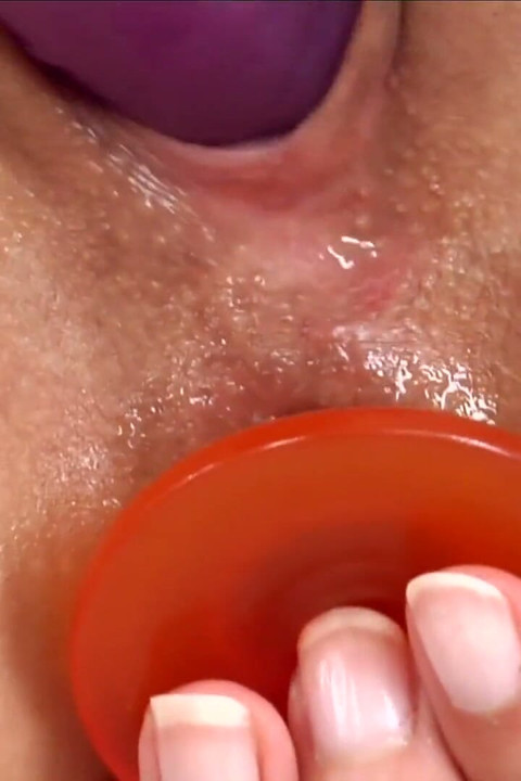 Blond finger knullar hennes fitta till orgasm
