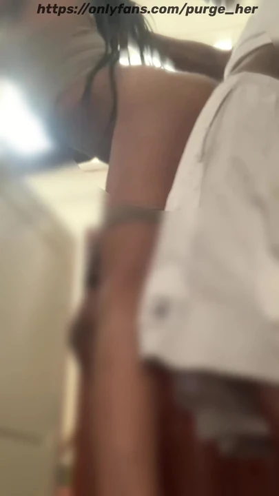 "기숙사 세탁실에서 그녀를 따먹어. 내 유일한 팬에 가입하면 무료입니다"