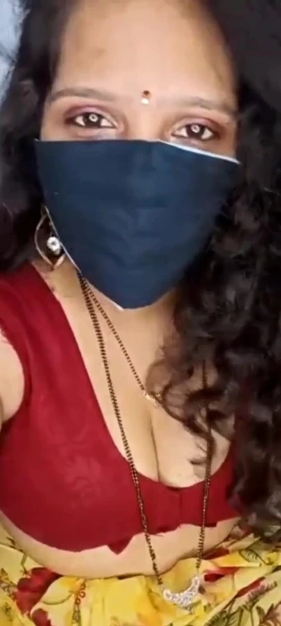 Poderoso momento de "india traviesa tía habla sucio y se quita toda la ropa"