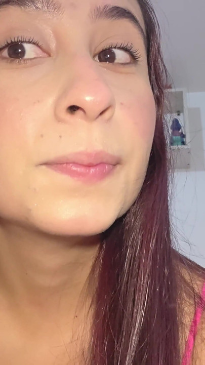 她教化妝，但她隱瞞了什麼