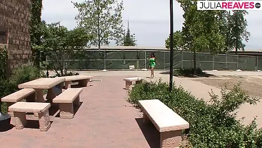 Сексуальная девушка скачет на хуище после того, как сосет