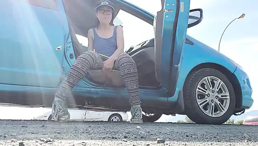 Nerdy Faery Goes Kencing