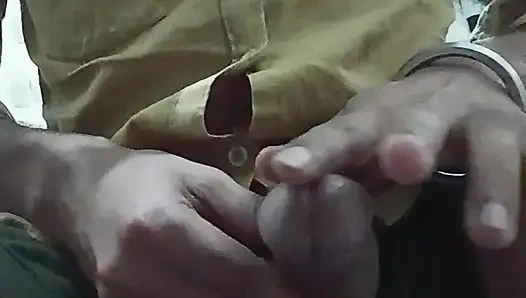 Развлекаюсь мастурбацией