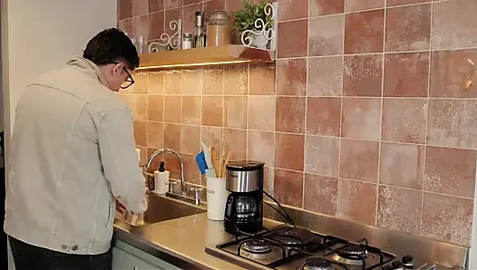 Kayınvalidem ve ağzına geliyorum. Kız arkadaşımı ziyaret ederken