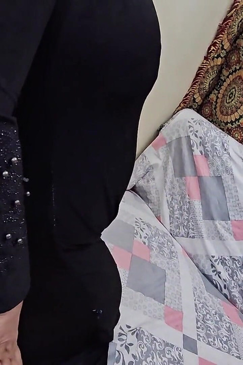 Man From U.s Convinced a Muslim Woman to Show Hairy Armpit