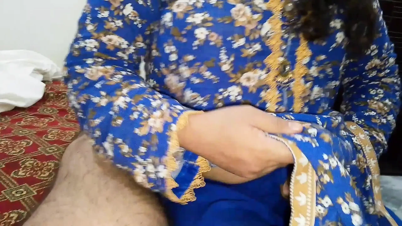 儿媳妇在为公公服务时被惊讶发现 - 印地语音频