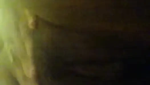 Tek başına parmaklıyor